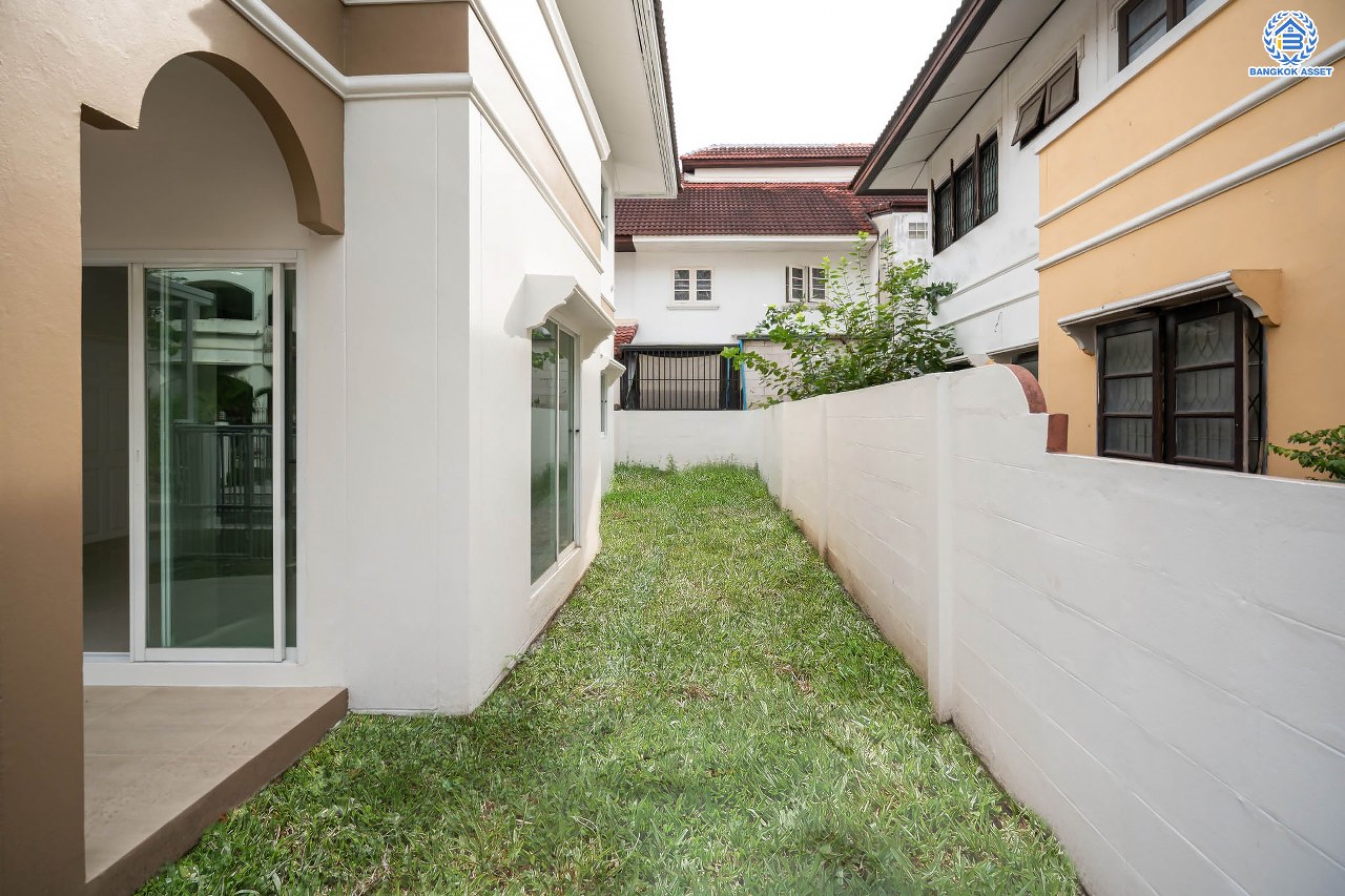 บ้านมือสองตกแต่งใหม่ โครงการ ซื่อตรง รัตนาธิเบศร์ หน้าโครงการติดรถไฟฟ้า "สถานีไทรม้า" เนื้อที่ 40 ตร.ว. ฟังก์ชัน 3 ห้องนอน 3 ห้องน้ำ 1 ที่จอดรถ เชื่อมต่อได้หลายเส้นทาง ใกล้เซ็นทรัลรัตนาธิเบศร์ และทางด่วน "งามวงศ์วาน"